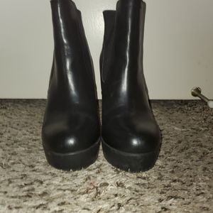 STEVE MADDEN platform boots